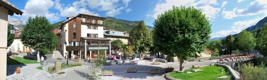 Entraunes Auberge Roche Grande מראה חיצוני תמונה