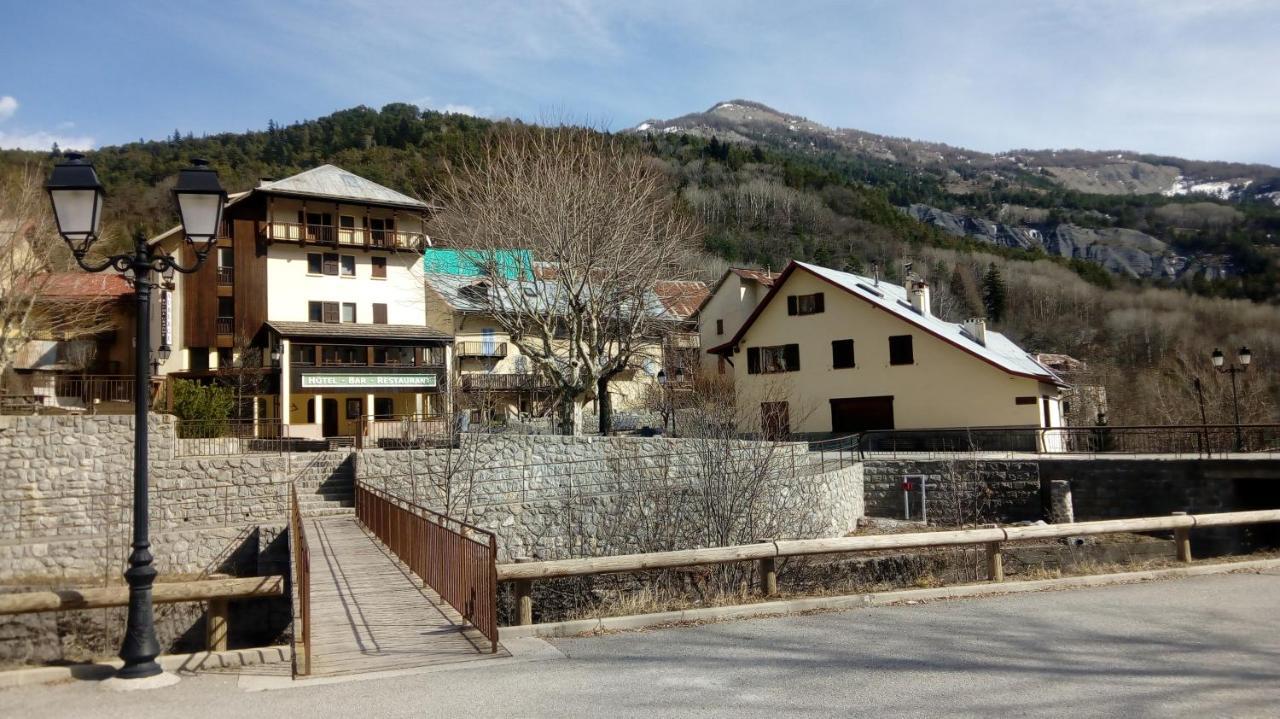 Entraunes Auberge Roche Grande מראה חיצוני תמונה